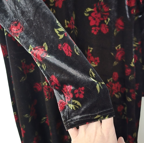 Falls Creek Womens Dark Floral Velvet Dress Size XL Black Stretch Whimsigoth - Picture 2 of 11
